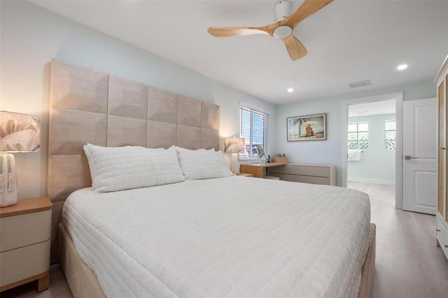 118 9TH STREET N, Bradenton Beach, FL 34217