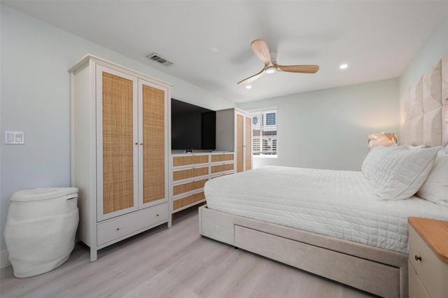 118 9TH STREET N, Bradenton Beach, FL 34217