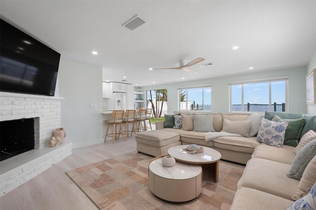 118 9TH STREET N, Bradenton Beach, FL 34217