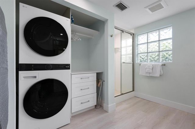 118 9TH STREET N, Bradenton Beach, FL 34217