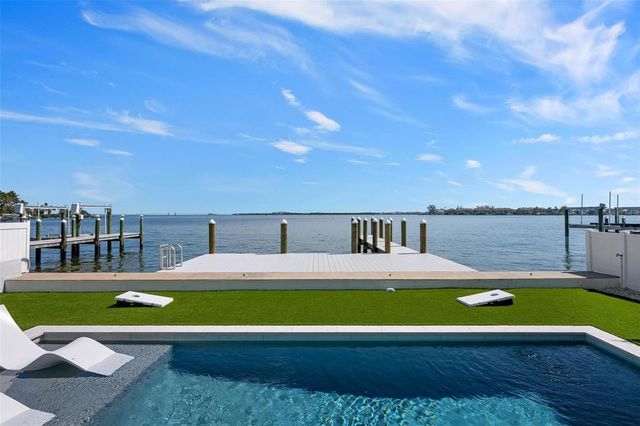 118 9TH STREET N, Bradenton Beach, FL 34217