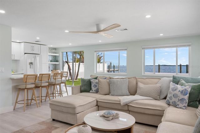 118 9TH STREET N, Bradenton Beach, FL 34217