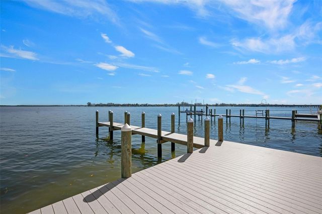 118 9TH STREET N, Bradenton Beach, FL 34217