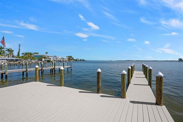 118 9TH STREET N, Bradenton Beach, FL 34217