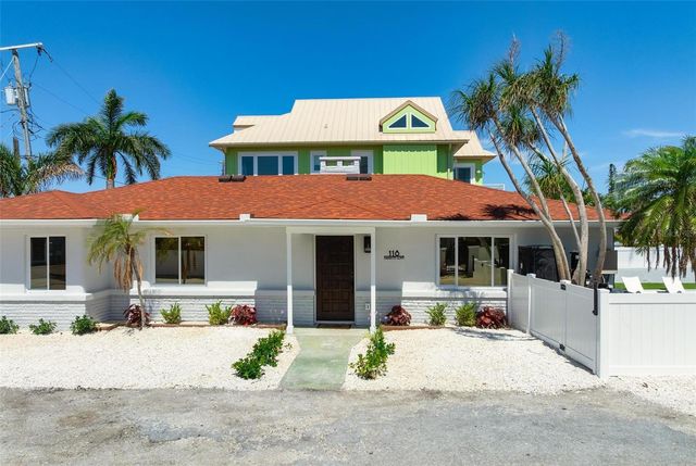 118 9TH STREET N, Bradenton Beach, FL 34217