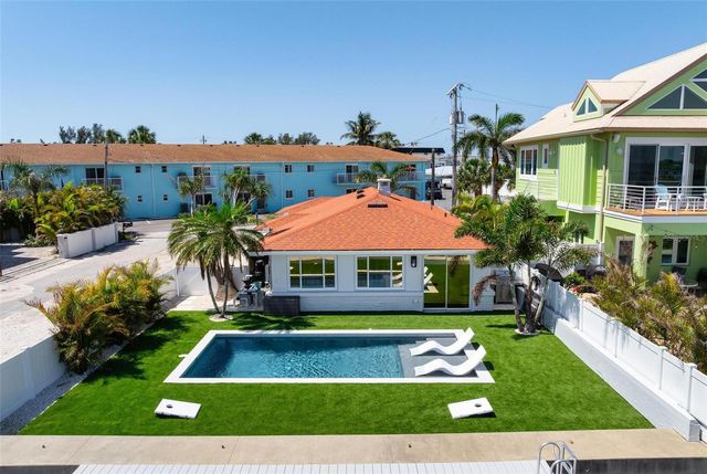 118 9TH STREET N, Bradenton Beach, FL 34217
