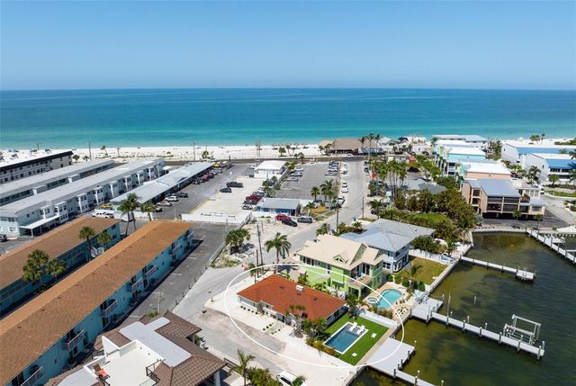 118 9TH STREET N, Bradenton Beach, FL 34217