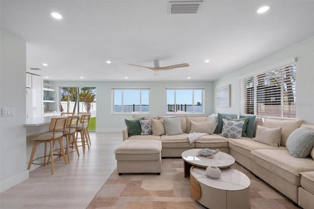 118 9TH STREET N, Bradenton Beach, FL 34217
