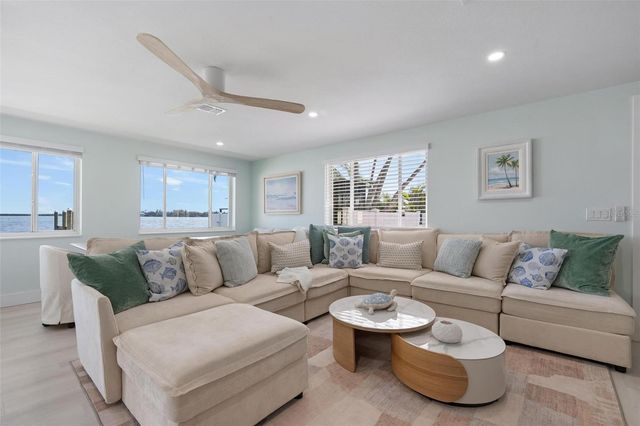 118 9TH STREET N, Bradenton Beach, FL 34217