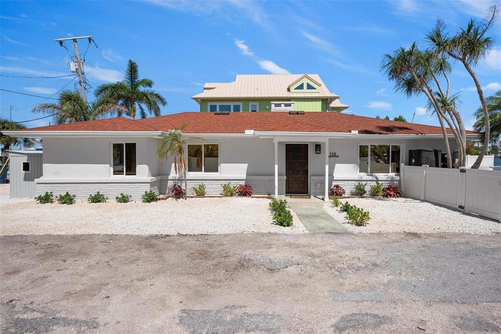 118 9TH STREET N, Bradenton Beach, FL 34217