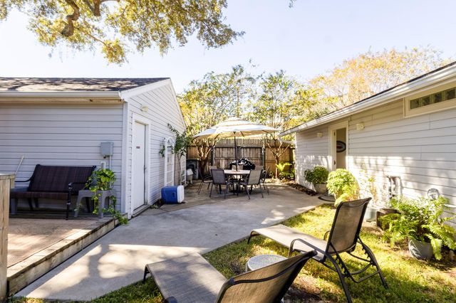 127 Pompano Avenue, Galveston, TX 77550