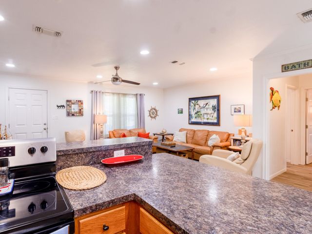 127 Pompano Avenue, Galveston, TX 77550