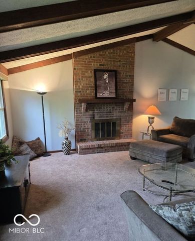 6725 Lakeknoll Drive, Indianapolis, IN 46220