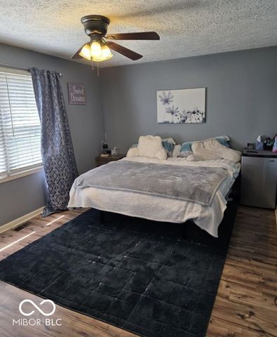 6725 Lakeknoll Drive, Indianapolis, IN 46220