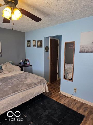 6725 Lakeknoll Drive, Indianapolis, IN 46220