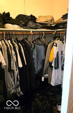 6725 Lakeknoll Drive, Indianapolis, IN 46220