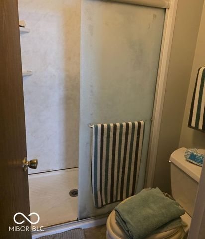 6725 Lakeknoll Drive, Indianapolis, IN 46220