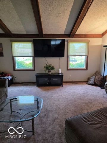 6725 Lakeknoll Drive, Indianapolis, IN 46220