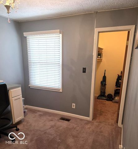 6725 Lakeknoll Drive, Indianapolis, IN 46220