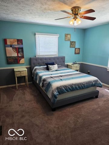 6725 Lakeknoll Drive, Indianapolis, IN 46220