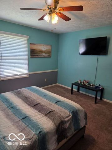 6725 Lakeknoll Drive, Indianapolis, IN 46220