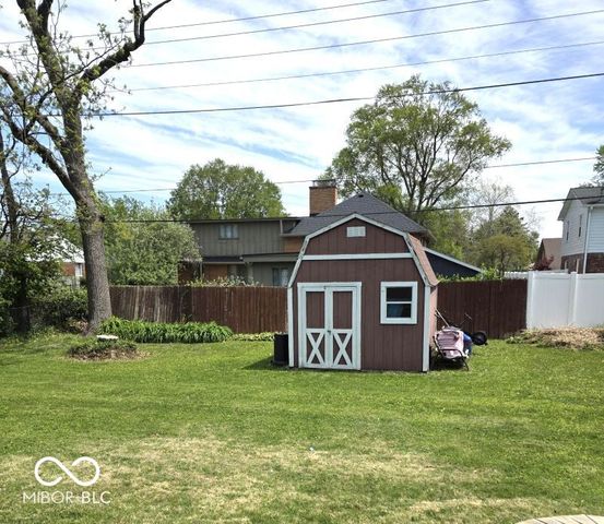 6725 Lakeknoll Drive, Indianapolis, IN 46220