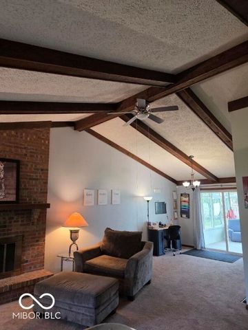 6725 Lakeknoll Drive, Indianapolis, IN 46220