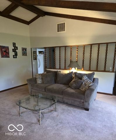 6725 Lakeknoll Drive, Indianapolis, IN 46220