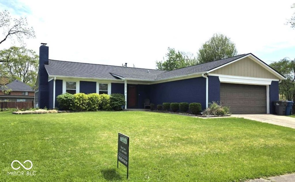 6725 Lakeknoll Drive, Indianapolis, IN 46220