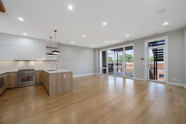 3056 N Lincoln Avenue 3, Chicago, IL 60657
