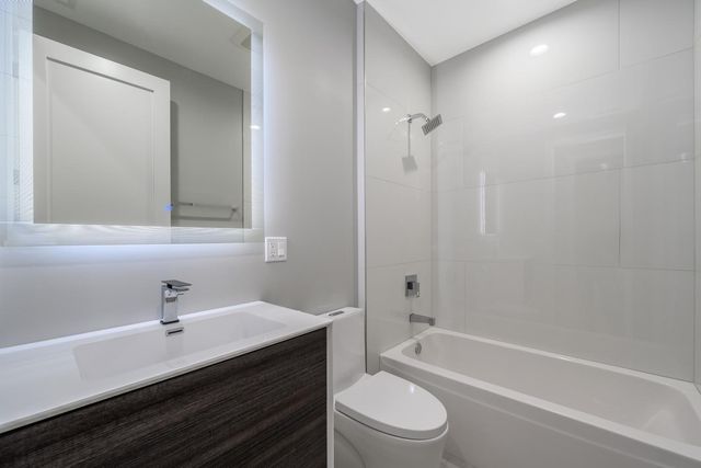 3056 N Lincoln Avenue 3, Chicago, IL 60657