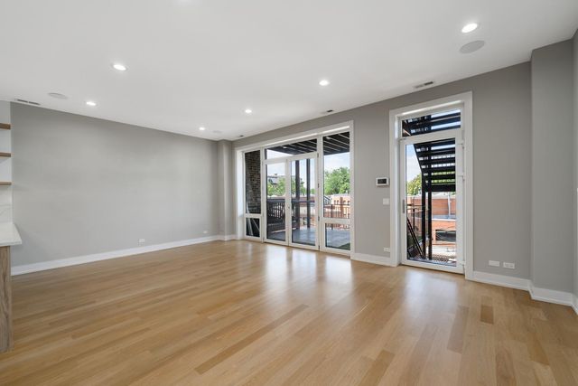 3056 N Lincoln Avenue 3, Chicago, IL 60657
