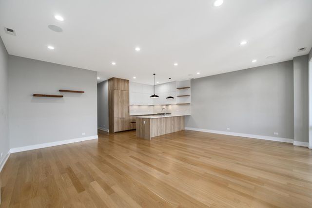 3056 N Lincoln Avenue 3, Chicago, IL 60657