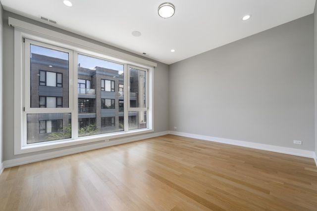 3056 N Lincoln Avenue 3, Chicago, IL 60657
