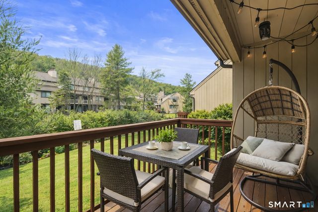 9 Avon Court 9, Beacon Falls, CT 06403
