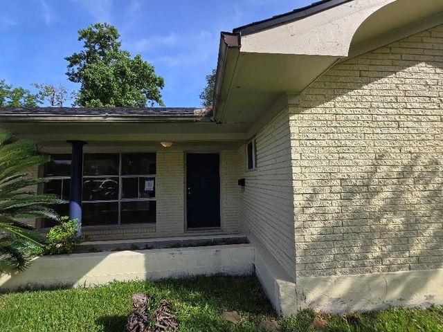 1011 Oak Drive, Liberty, TX 77575
