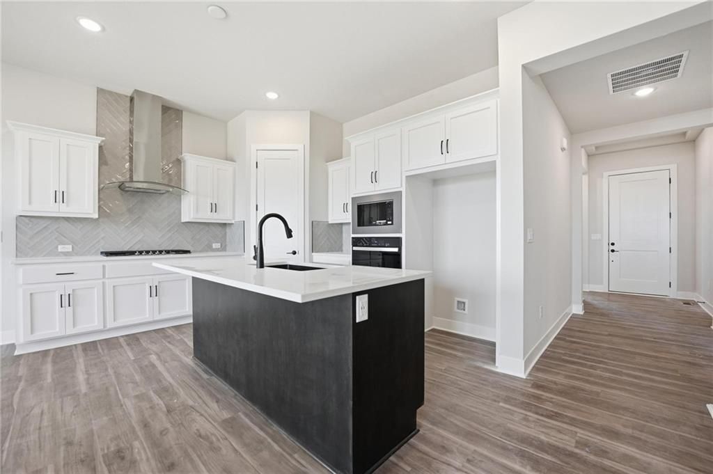1407 N 163rd Circle, Basehor, KS 66007