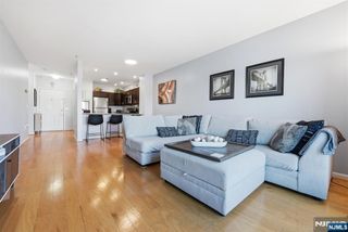 242 The Promenade 242, Edgewater, NJ 07020