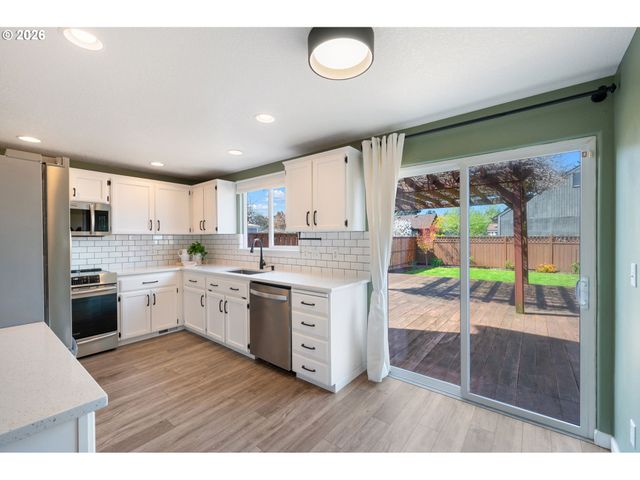 7027 Se 78TH Ave, Portland, OR 97206