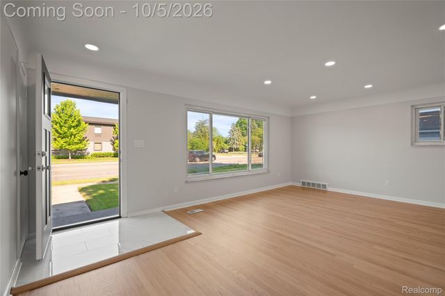 4014 Greenfield Road, Berkley, MI 48072