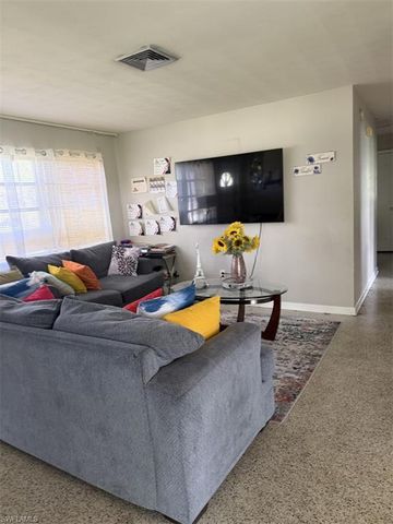 3647 Kelly ST, Fort Myers, FL 33901