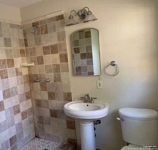 111 Laddie Pl Unit B, San Antonio, TX 78201