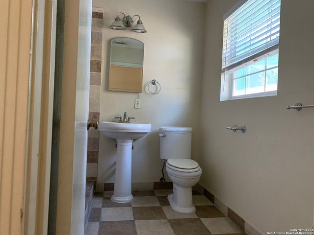 111 Laddie Pl Unit B, San Antonio, TX 78201