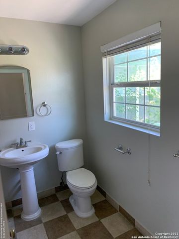 111 Laddie Pl Unit B, San Antonio, TX 78201
