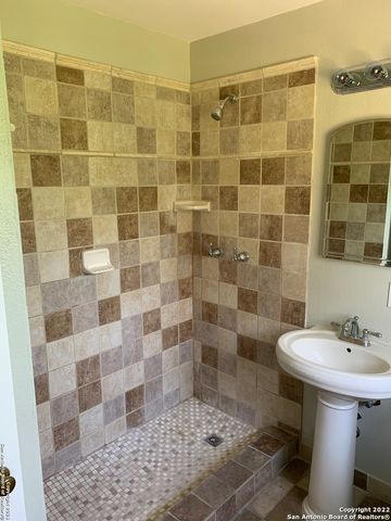 111 Laddie Pl Unit B, San Antonio, TX 78201