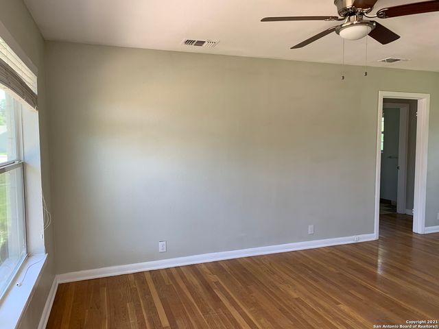 111 Laddie Pl Unit B, San Antonio, TX 78201