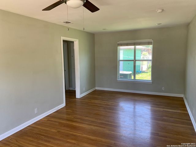 111 Laddie Pl Unit B, San Antonio, TX 78201