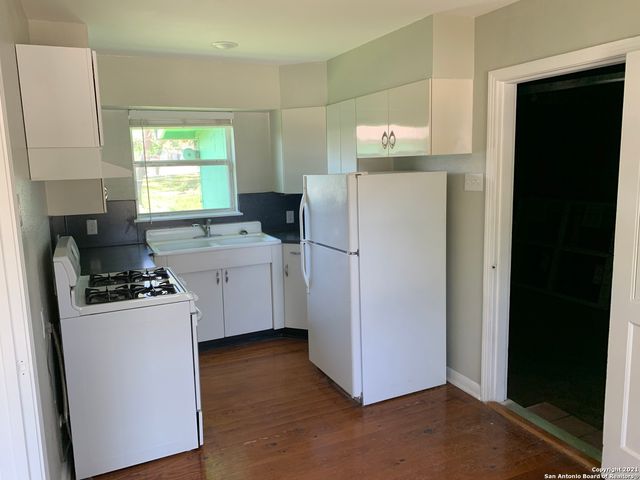 111 Laddie Pl Unit B, San Antonio, TX 78201