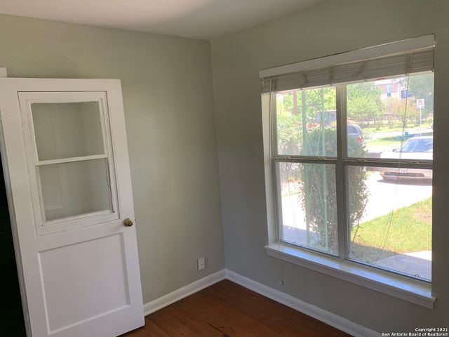 111 Laddie Pl Unit B, San Antonio, TX 78201