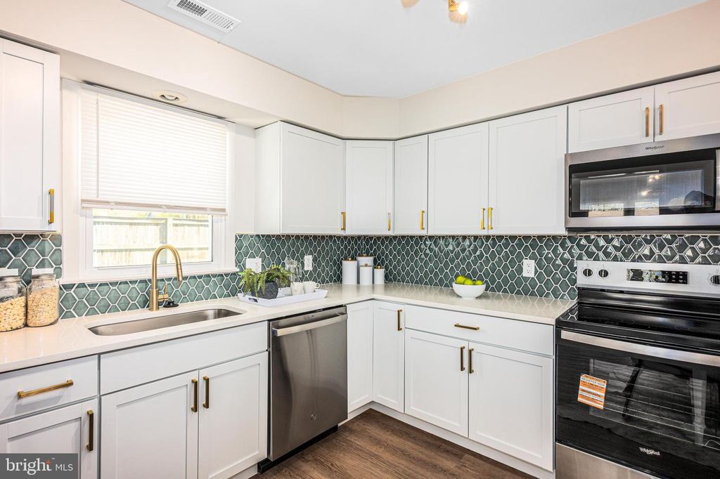 Image 10 of property listing at 300 TALBOT RD, Stevensville, MD 21666